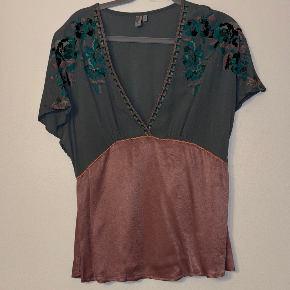 Bl^nk London XL Chic V-Neck Women's Blouse with Floral Accents